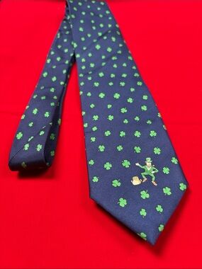Alynn Luck of Irish silk tie!!
